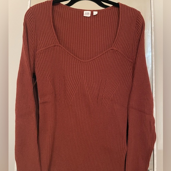 Ribbed V-Neck Rust Top - Picture 3 of 5